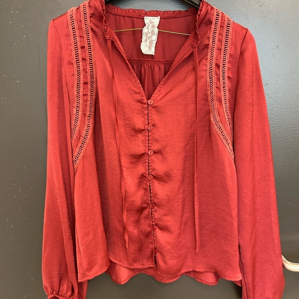 Sadie and Sage M satin feel boho peasant Red Women's Top - Picture 11 of 13
